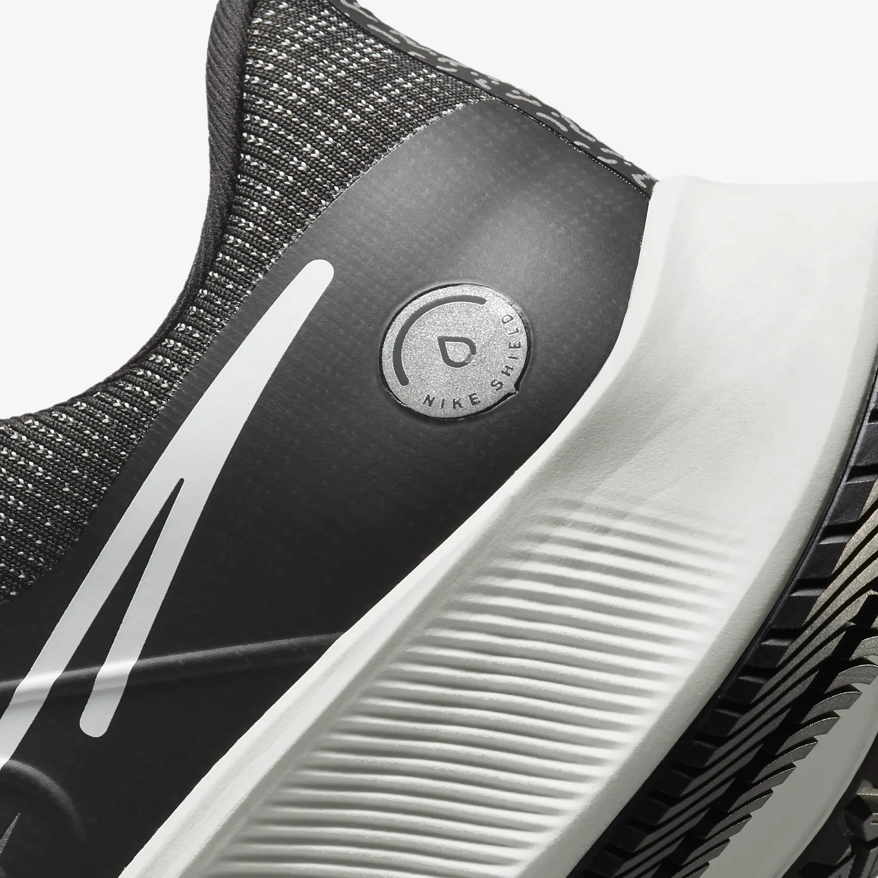 NIKE AIR ZOOM PEGASUS 38 SHIELD - Image 3