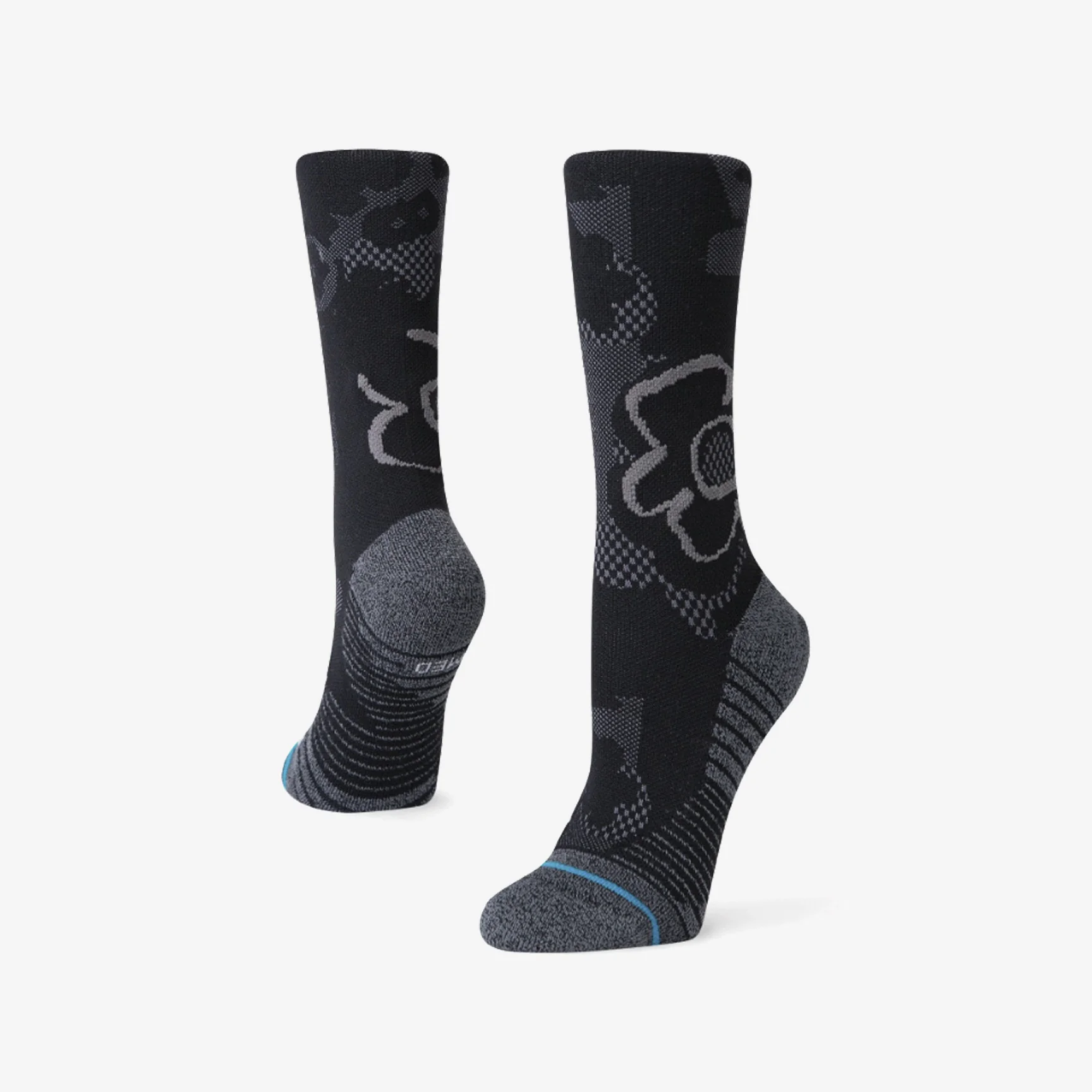 STANCE BLACK ON BLACK CREW SOCKS - WOMEN